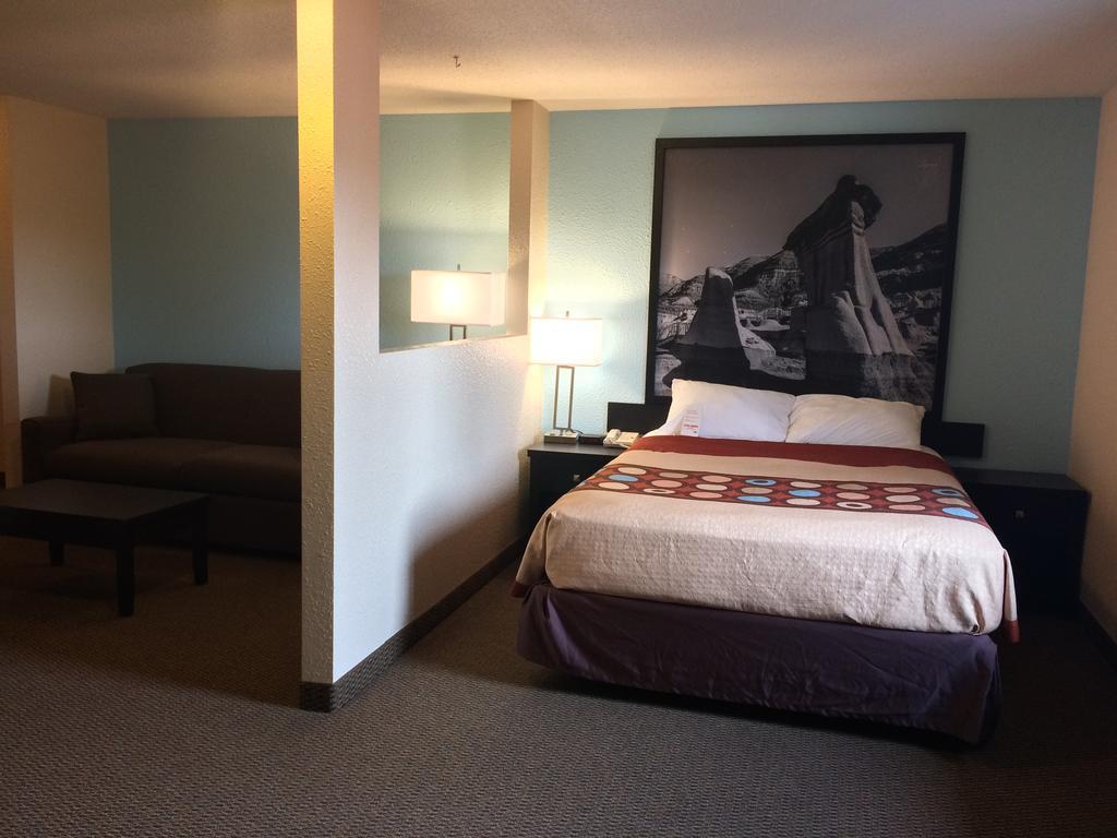 Super 8 By Wyndham Strathmore Eksteriør billede